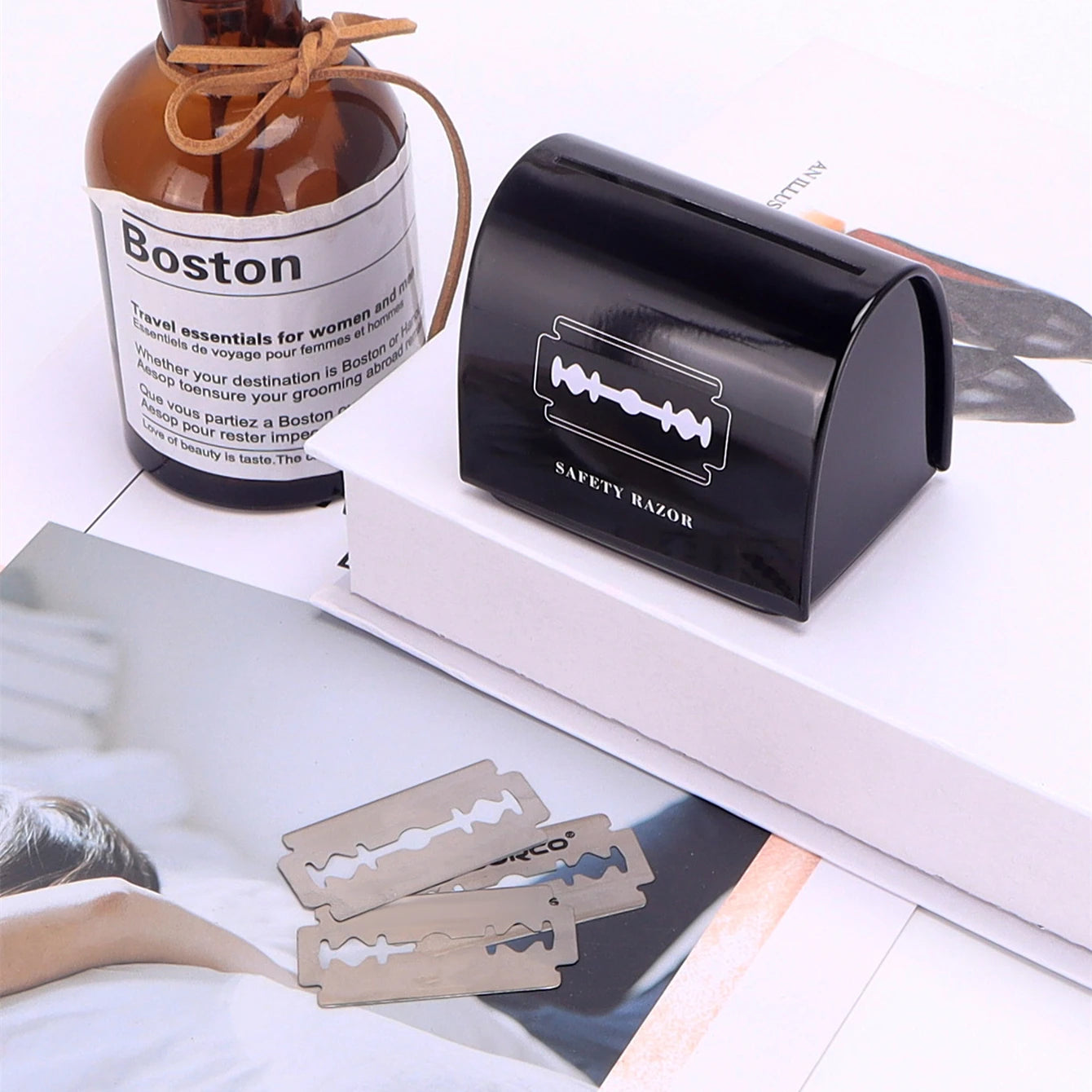 Blade Dispenser ,Razor Disposal Storage Case Recycling Box